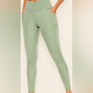 Victoria's Secret On Point Flow High-Waisted Yoga Leggings